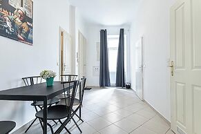 Comfy 2BR Flat Belvedere Vicinity