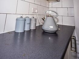 Ensuite6 Woodhouse private bath 2kitchen