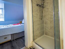 Ensuite6 Woodhouse private bath 2kitchen