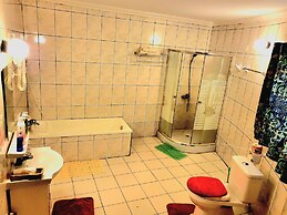 Bambou Gorila Hotel