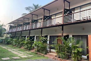 YogiTree Beach Resort & Cafe