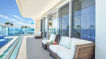 Breathtaking 2 Bedroom Condominium