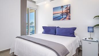 Breathtaking 2 Bedroom Condominium