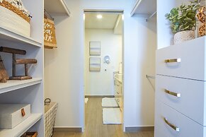 Amazing 2 Bedroom Beach Front Condominium at Encantame E1102