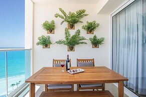 Amazing 2 Bedroom Beach Front Condominium at Encantame E1102
