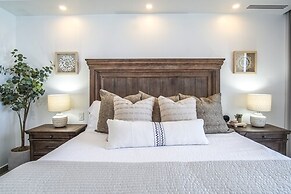 Amazing 2 Bedroom Beach Front Condominium at Encantame E1102