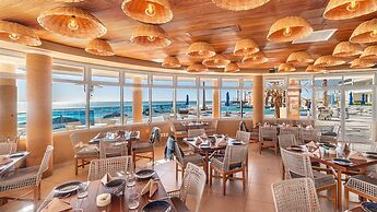 Amazing 2 Bedroom Beach Front Condominium at Encantame E1102