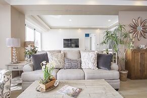 Stunning 1 Bedroom Condominium