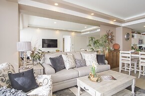 Stunning 1 Bedroom Condominium