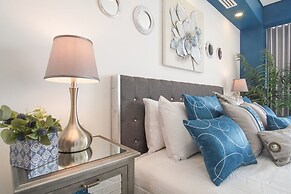 Stunning 1 Bedroom Condominium