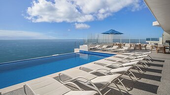 Stunning 1 Bedroom Condominium