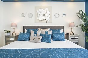 Stunning 1 Bedroom Condominium