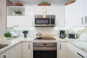 Stunning 1 Bedroom Condominium