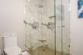 Lovely 2 Bedroom Condominium
