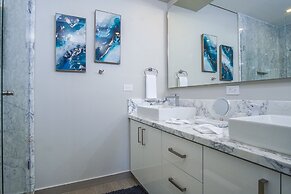 Lovely 2 Bedroom Condominium