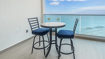 Amaizing Condo by the Beach Encantame W1704
