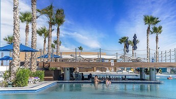 Amaizing Condo by the Beach Encantame W1704