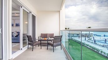 Modern Luxury, Beachfront, Ocean Views C203 Encantame