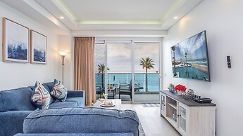 Modern Luxury, Beachfront, Ocean Views C203 Encantame