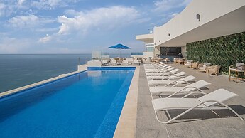 Modern Luxury, Beachfront, Ocean Views C203 Encantame