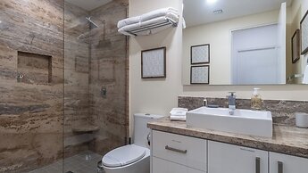 Panoramic Beach Front Condo Verano 1704