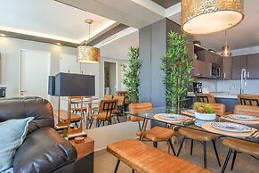 Stunning 1 Bedroom Condominium