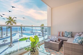 Stunning 1 Bedroom Condominium