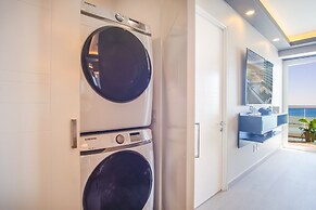 Stunning 1 Bedroom Condominium