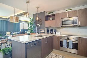 Stunning 1 Bedroom Condominium