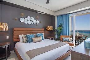 Stunning 1 Bedroom Condominium
