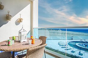 Stunning 1 Bedroom Condominium