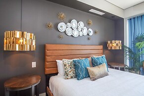 Stunning 1 Bedroom Condominium