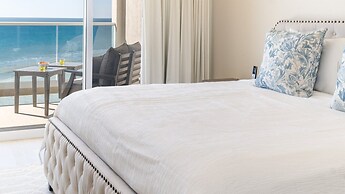 Waterfront Getaway 2 Bedroom Condo W704