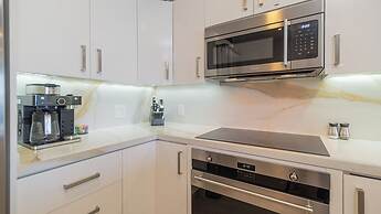 Modern Luxury, Beachfront, Ocean Views C1803 Encantame