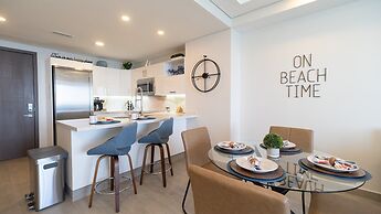 Modern Luxury, Beachfront, Ocean Views C1803 Encantame