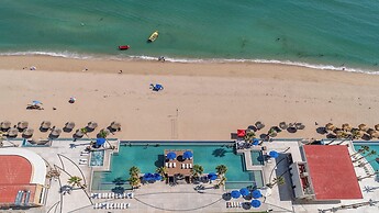 Modern Luxury, Beachfront, Ocean Views C1803 Encantame