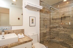 Sensational 2 Bedroom Condominium