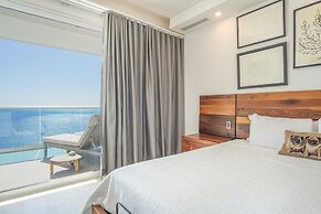 Sensational 2 Bedroom Condominium