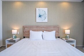 Cozy Beach Front Getaway Encantame Towers E304