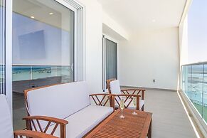 Cozy Beach Front Getaway Encantame Towers E304