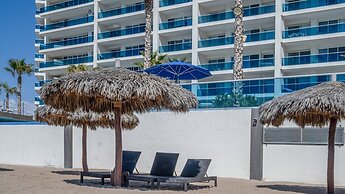 Waterfront Getaway 2 Bedroom Condo W1102