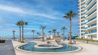 Waterfront Getaway 2 Bedroom Condo W1102