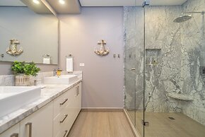 Waterfront Getaway 2 Bedroom Condo W1102