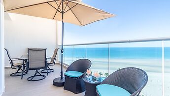 Beach Getaway 2 Bedroom Condo W802