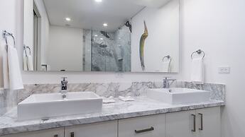 Beach Getaway 2 Bedroom Condo W802