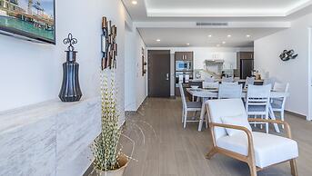 Beach Getaway 2 Bedroom Condo W802