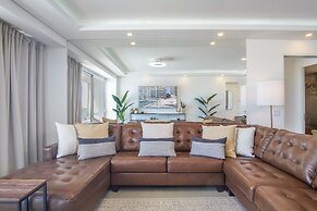Gorgeous 2 Bedroom Condominium