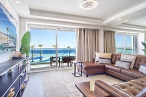 Gorgeous 2 Bedroom Condominium