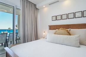 Gorgeous 2 Bedroom Condominium