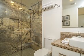 Gorgeous 2 Bedroom Condominium